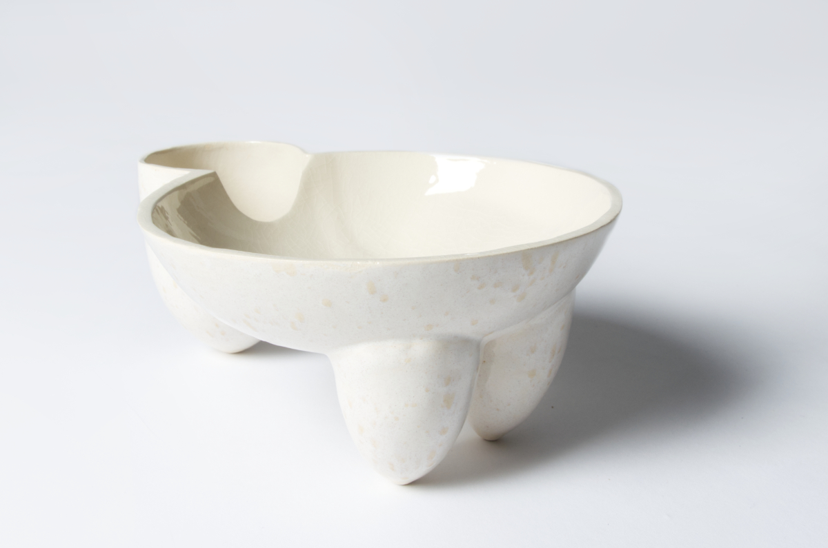 Foto zeigt dreibeinige Schale Nummer1 – Design von Maike Panz