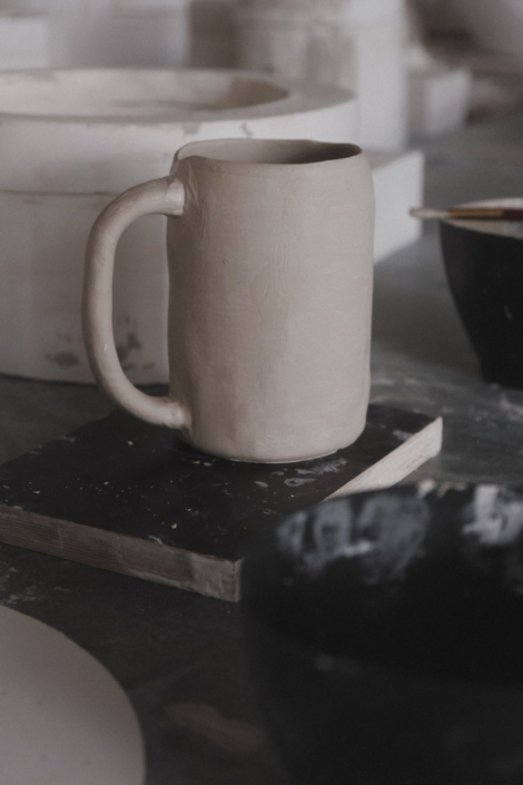 Eine Bierkrugähnliche Tasse in der Werkstatt